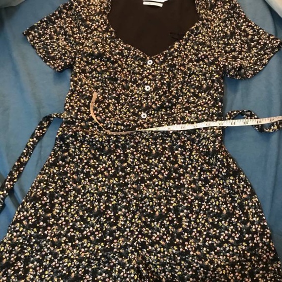 Floral romper size small - Picture 3 of 6